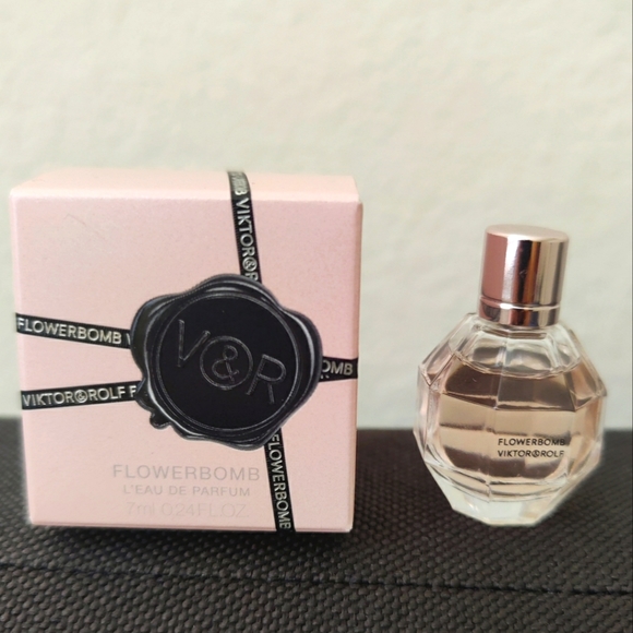 Viktor And Rolf Flowerbomb Eau De Parfum EDP Deluxe Mini 7ml Bottle - Picture 2 of 5